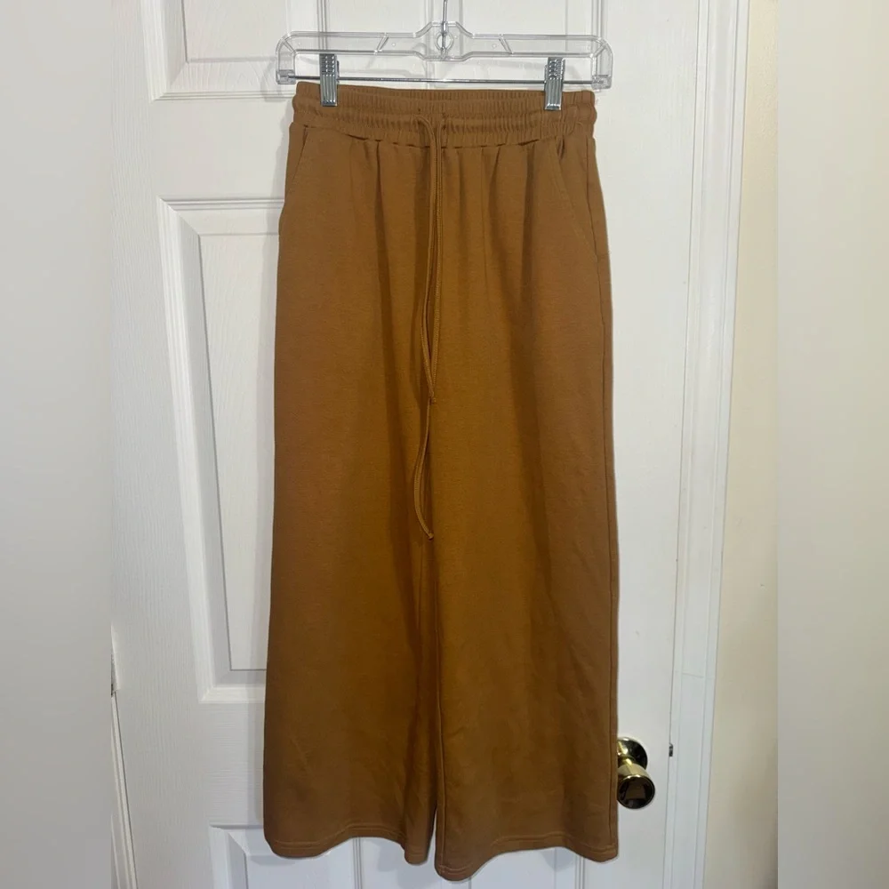 Listicle Tan Lounge Set size S - Picture 2 of 8